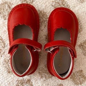 Toddler Girls’ L’Amour red scalloped Mary Jane dress shoes size 7